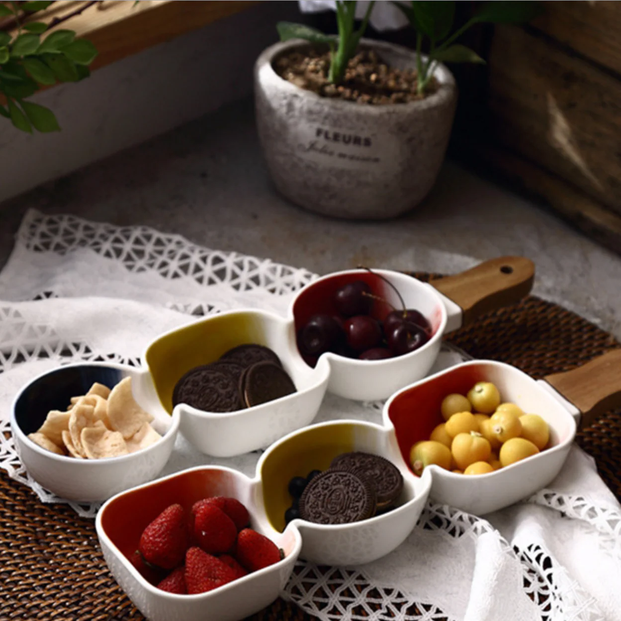 MERRY 3 part snack bowl with wooden handle - Orange, yellow & red - Image 4