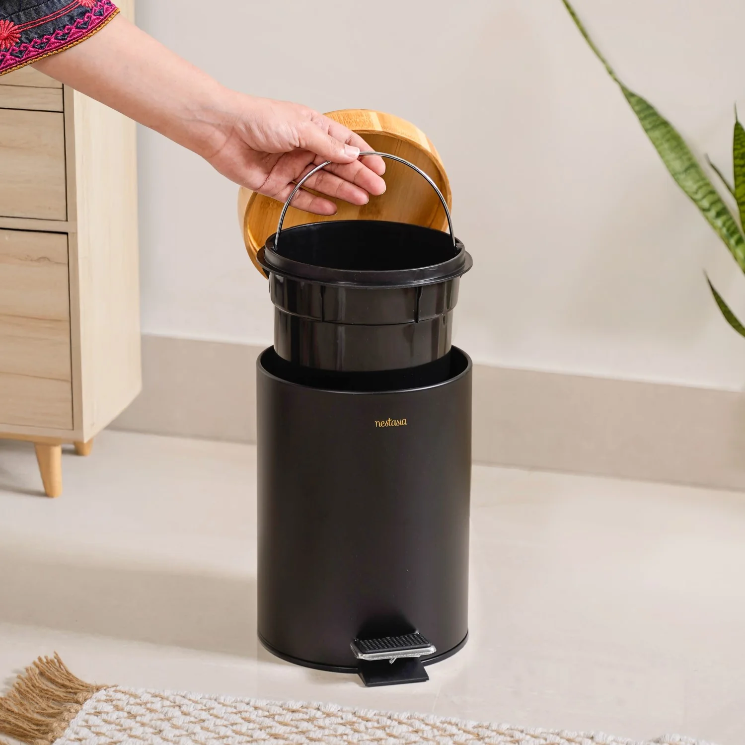 Modbin Bamboo Lid Metal Dustbin With Bucket Black 3000ml - Image 3