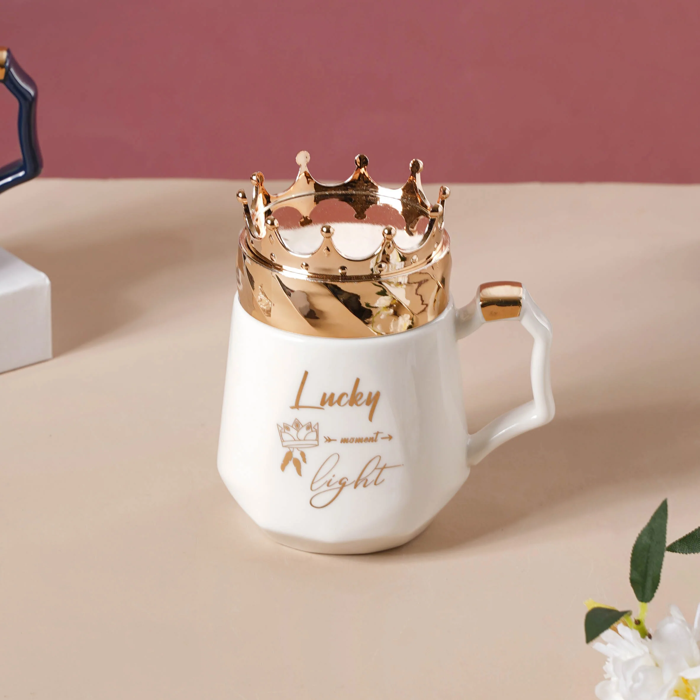 Mug With A Crown Lid - Image 13