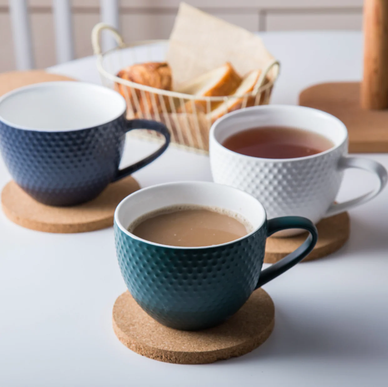 MAGNIFIQUE textured mug with cork coaster - Prussian blue - Image 6