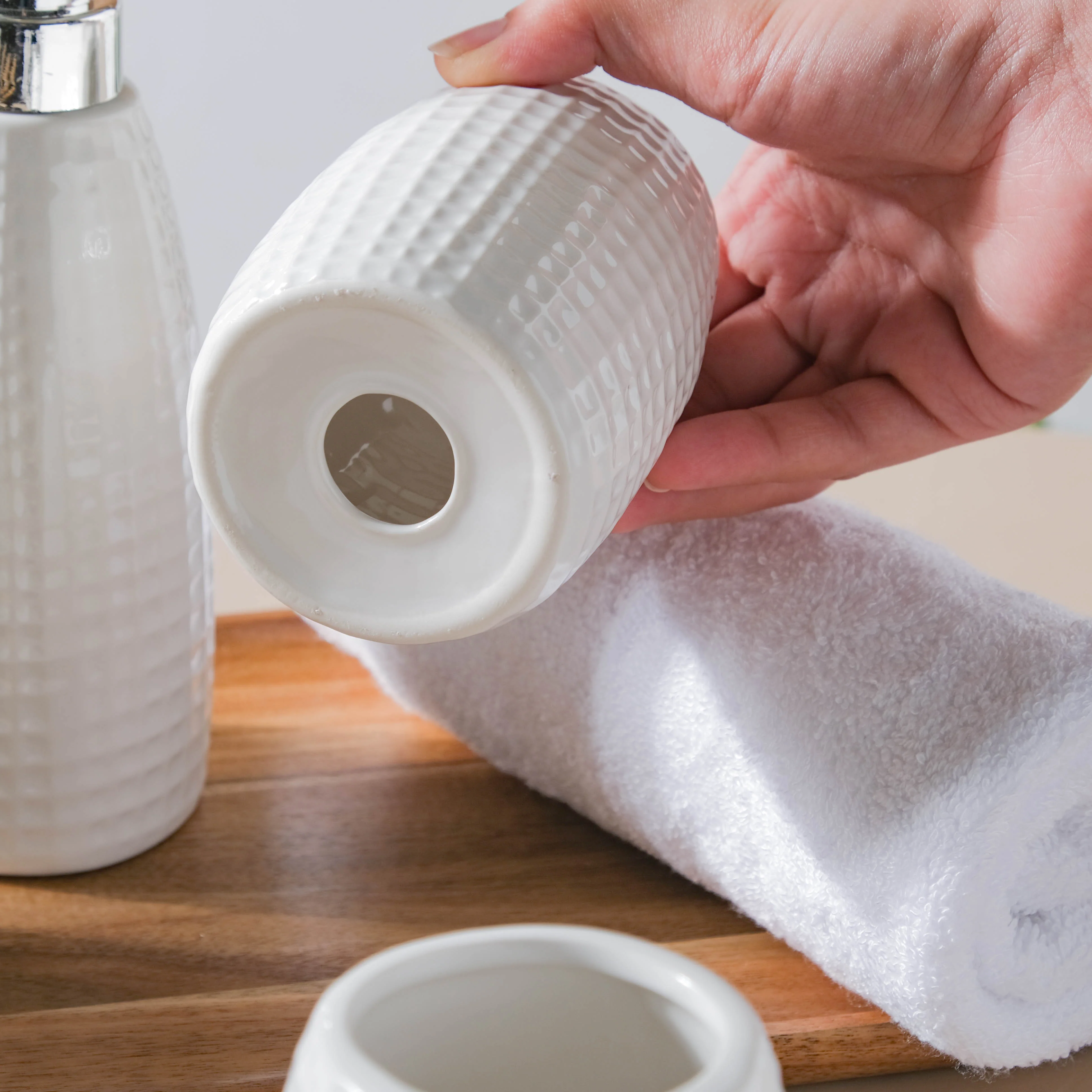 Noelle Texture White Ceramic Bathroom Set Of 5 - Image 7
