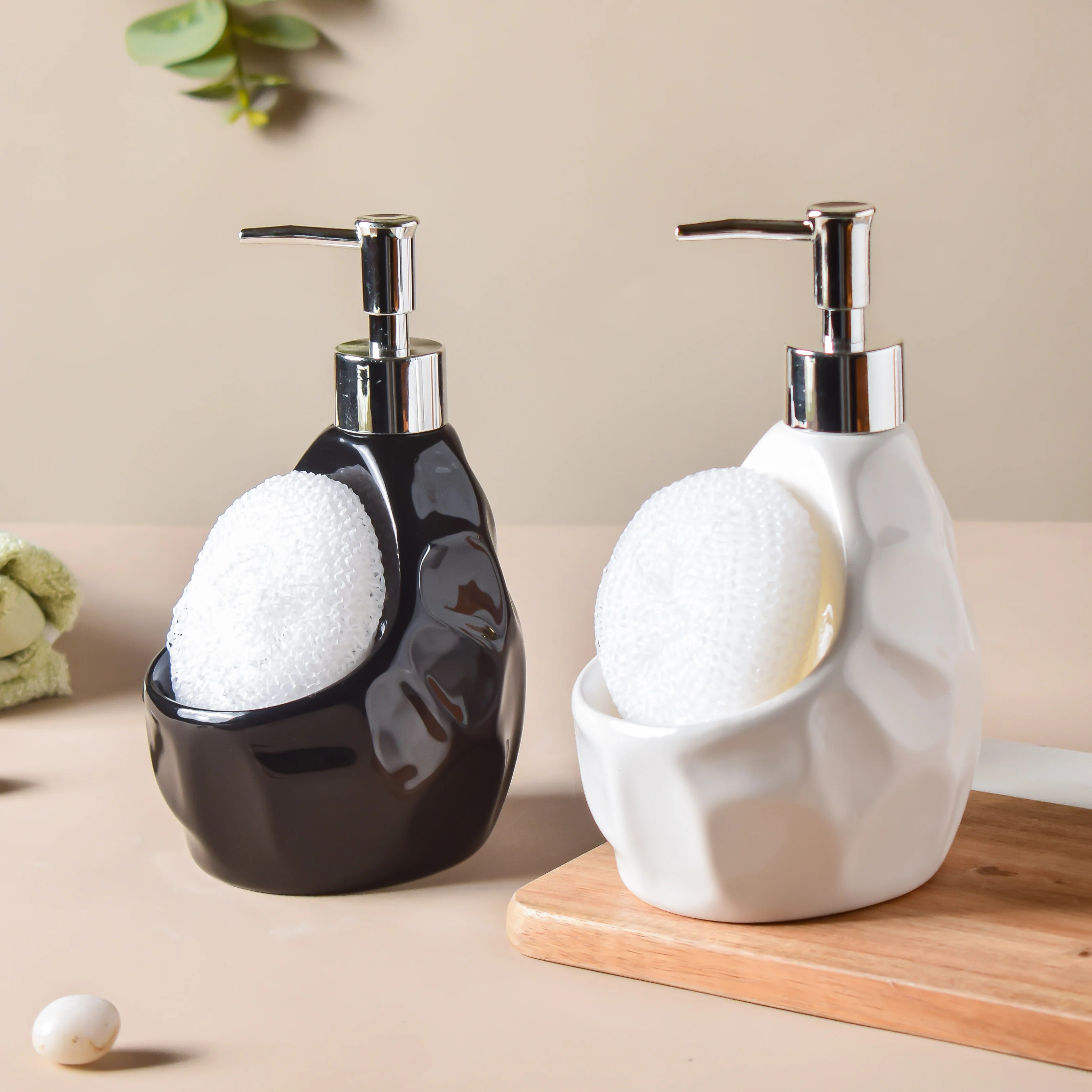 Noelle White Textured Dispenser With Scrubber 450ml - Image 7