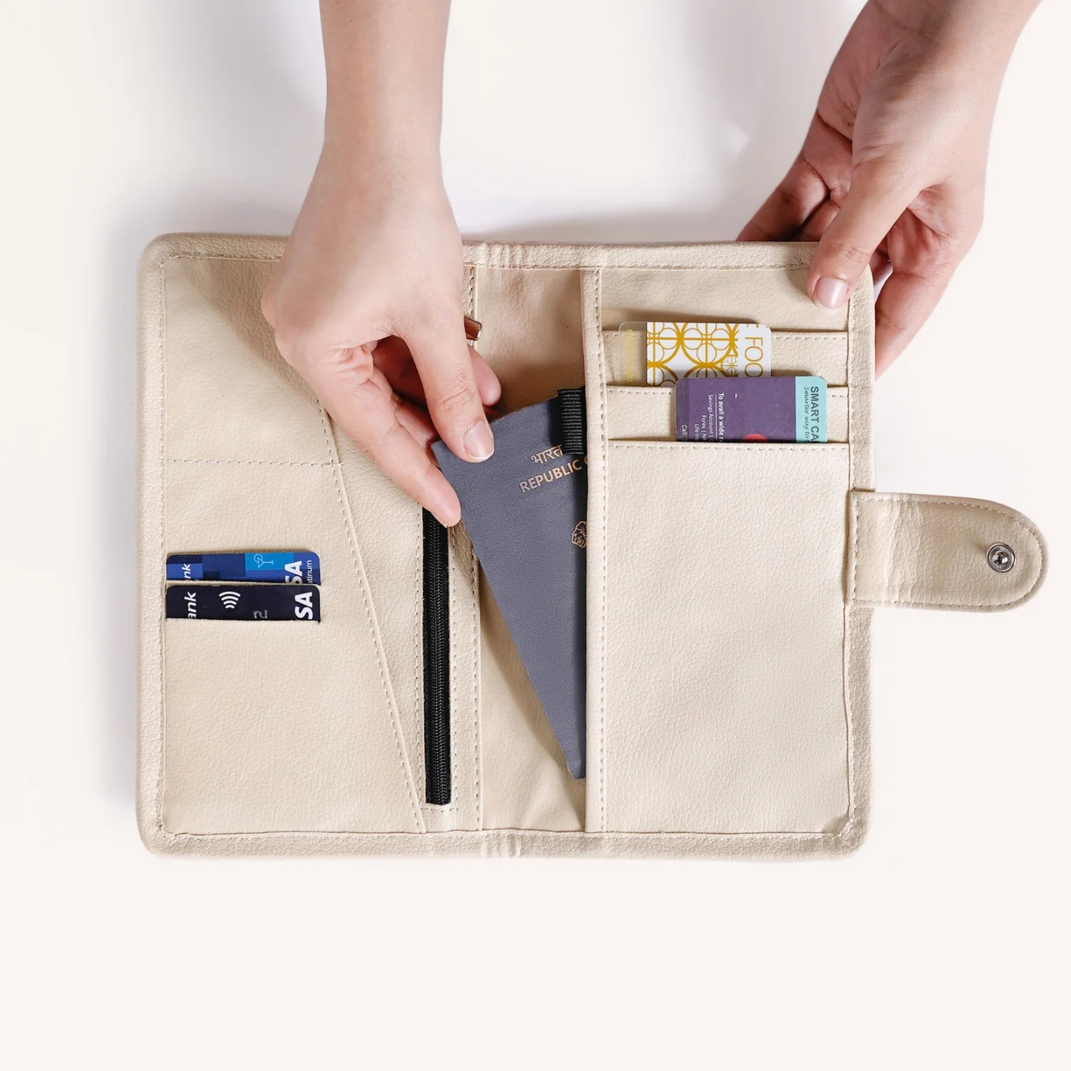 Off White Travel Wallet - Image 6