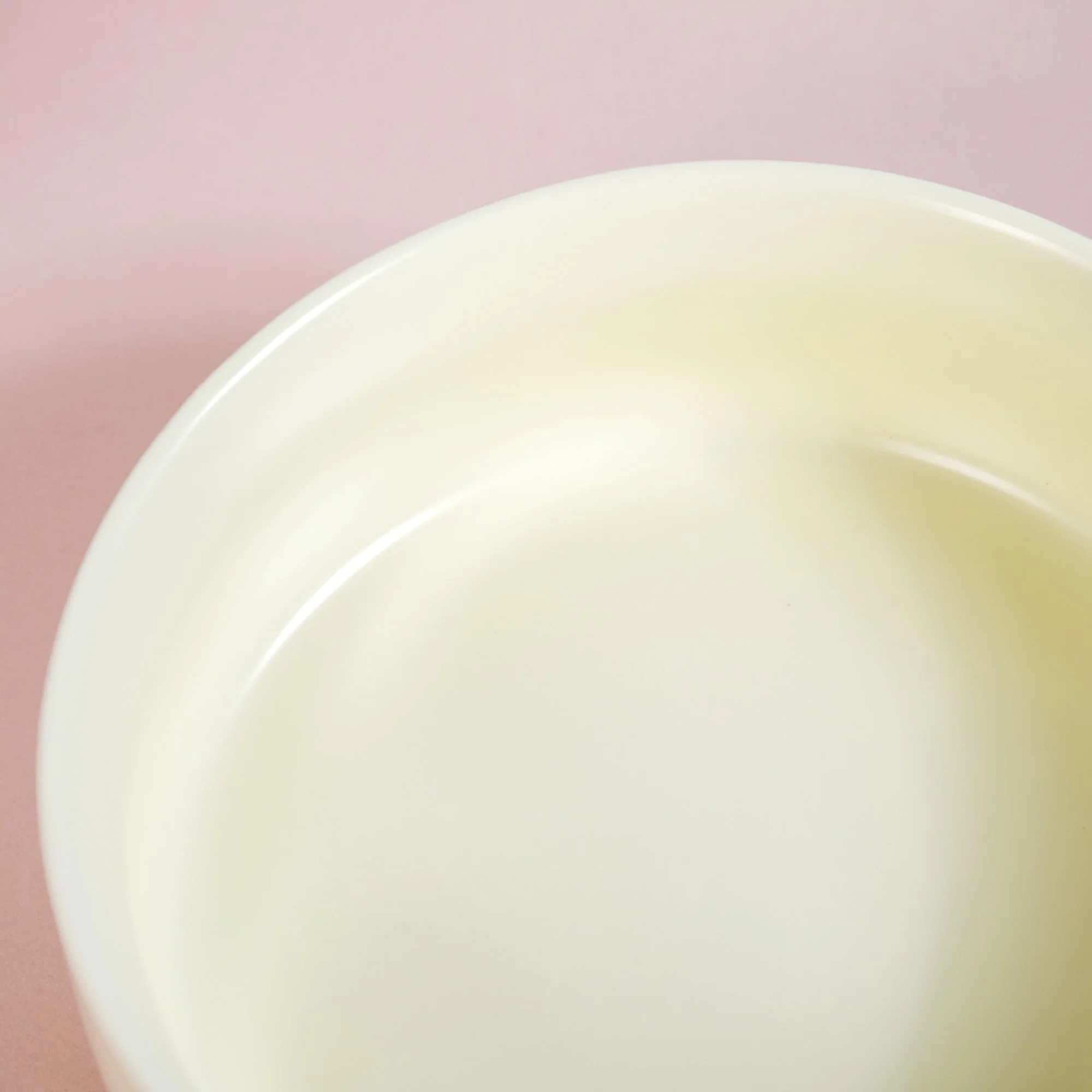Pastel Yellow Bowl With Handle For Baking And Serving 700ml - Image 8