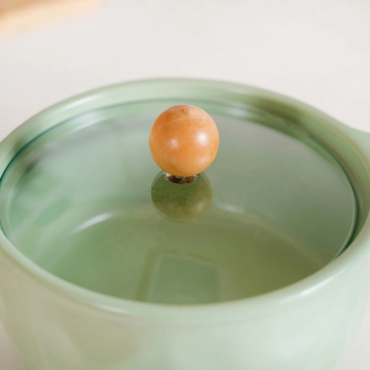 Pebble Textured Serving Bowl With Glass Lid 950ml - Image 8