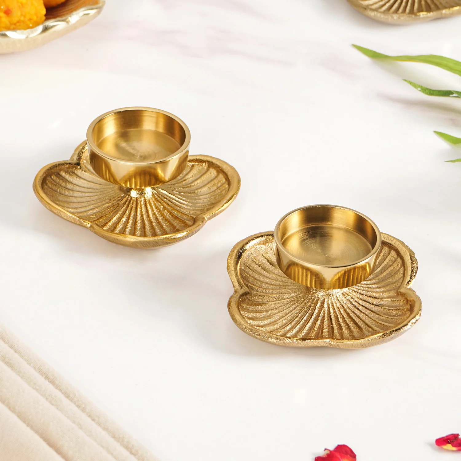 Petal Light Aluminium Tealight Candle Holder Set Of 2 In Festive Gift Box - Image 9