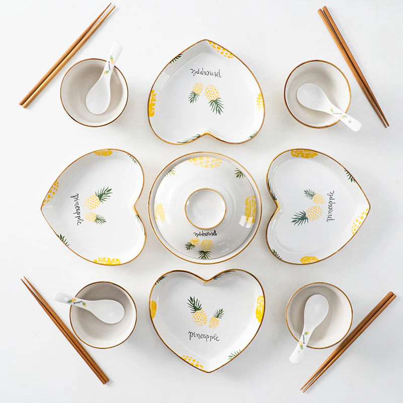 Pineapple Heart Plates and Pot For 4