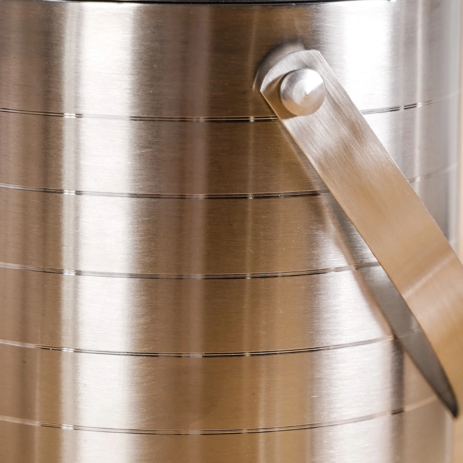 Pinstripe Stainless Steel Ice Bucket With Tongs 2000ml - Image 7