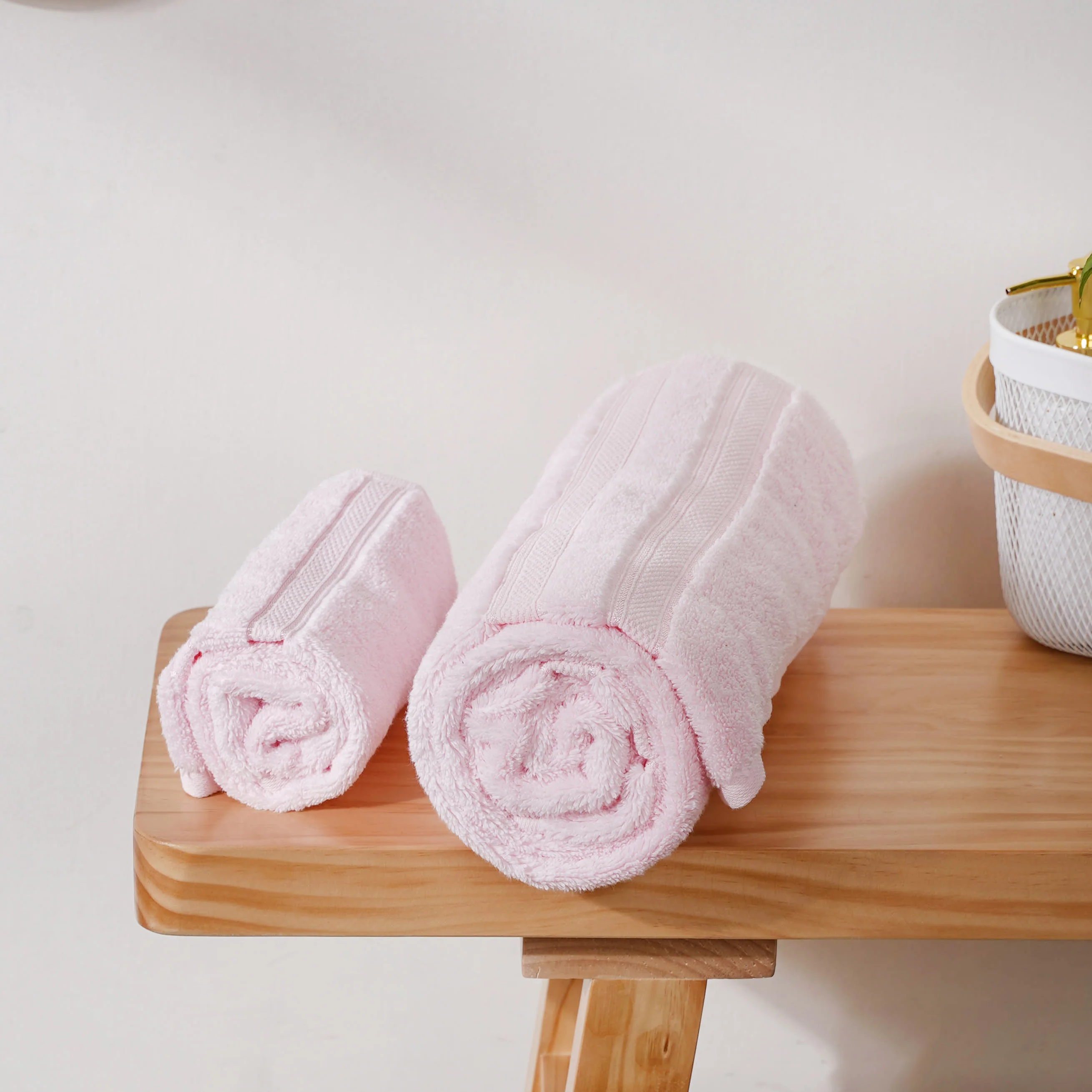 Plushy Luxe Pink 100% Cotton Towel Set of 2 - Image 4