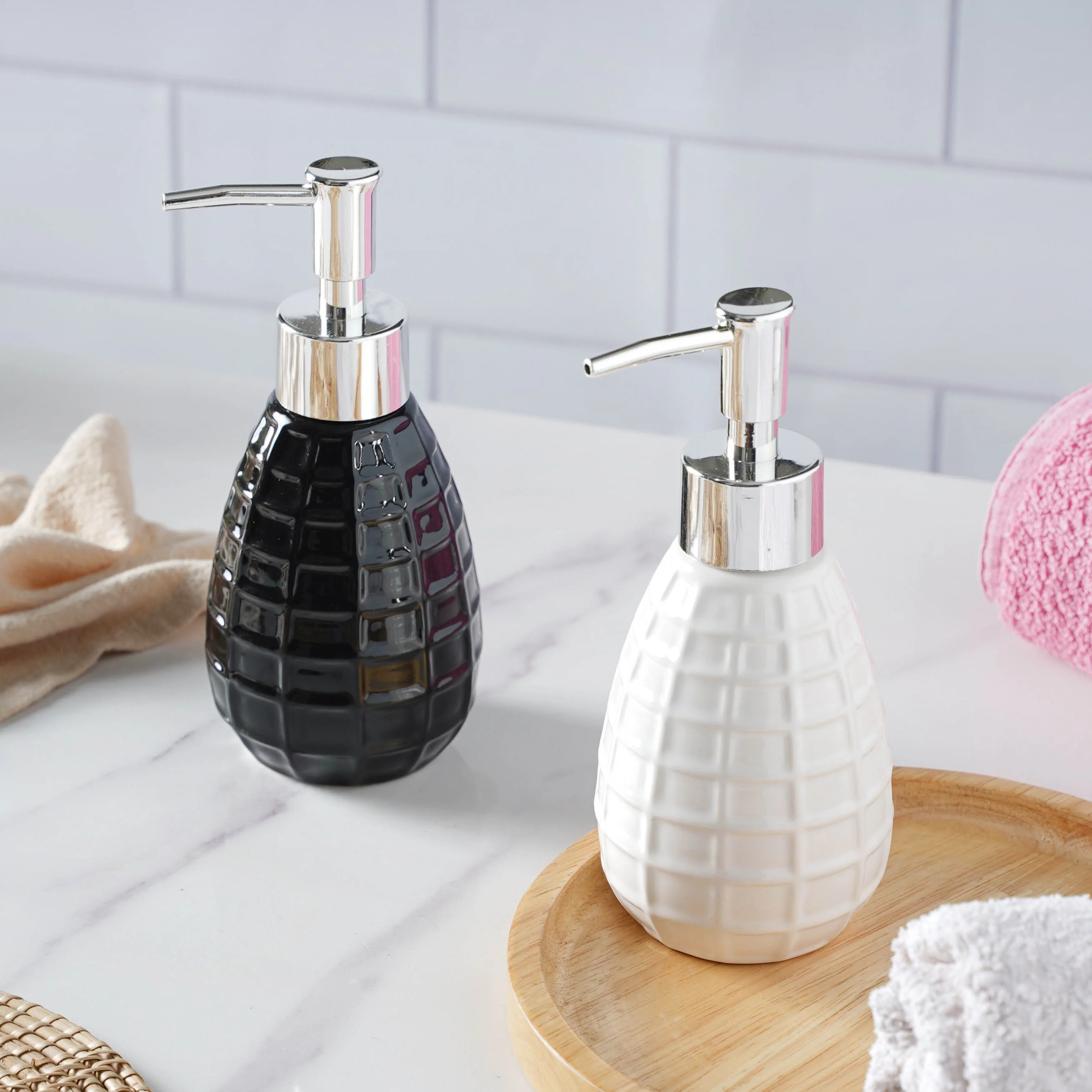 Pump Bottle in Textured Ceramic - Image 4
