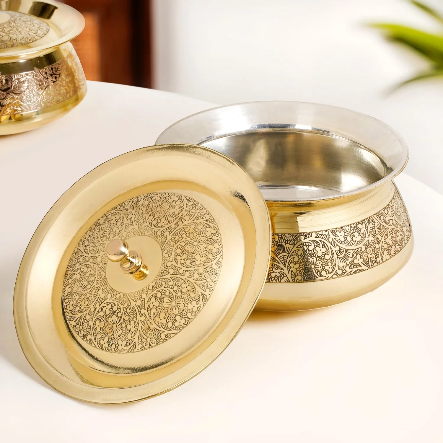 Pure Brass Embossed Handi Cooking Pot With Lid 2300ml - Image 3