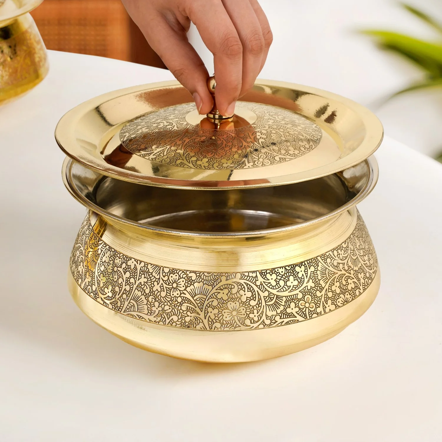 Pure Brass Embossed Handi Cooking Pot With Lid 2300ml - Image 4