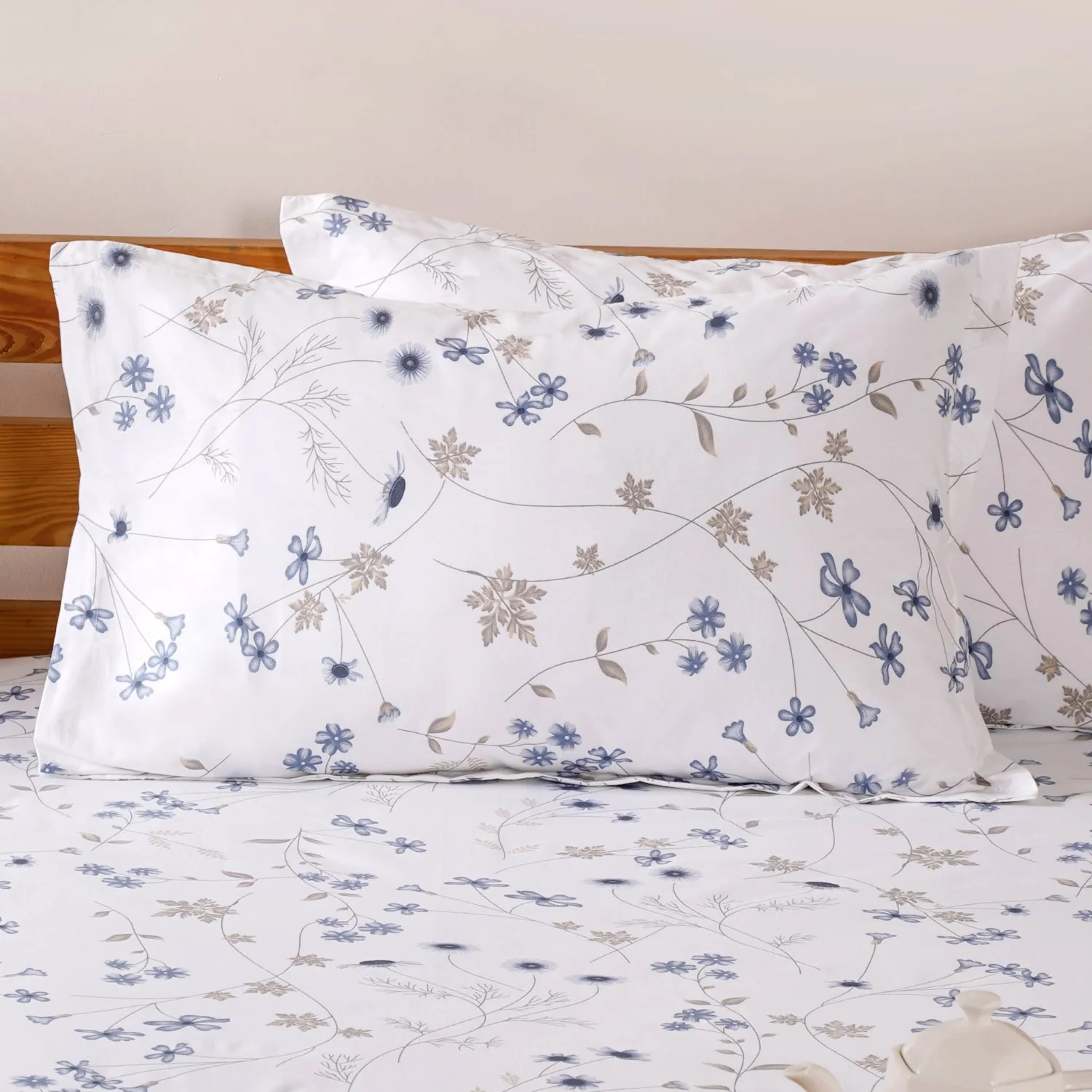 Pure Cotton 180 TC Printed Bedsheet And Pillowcase Set King Size Blue 275x275 cm - Image 6