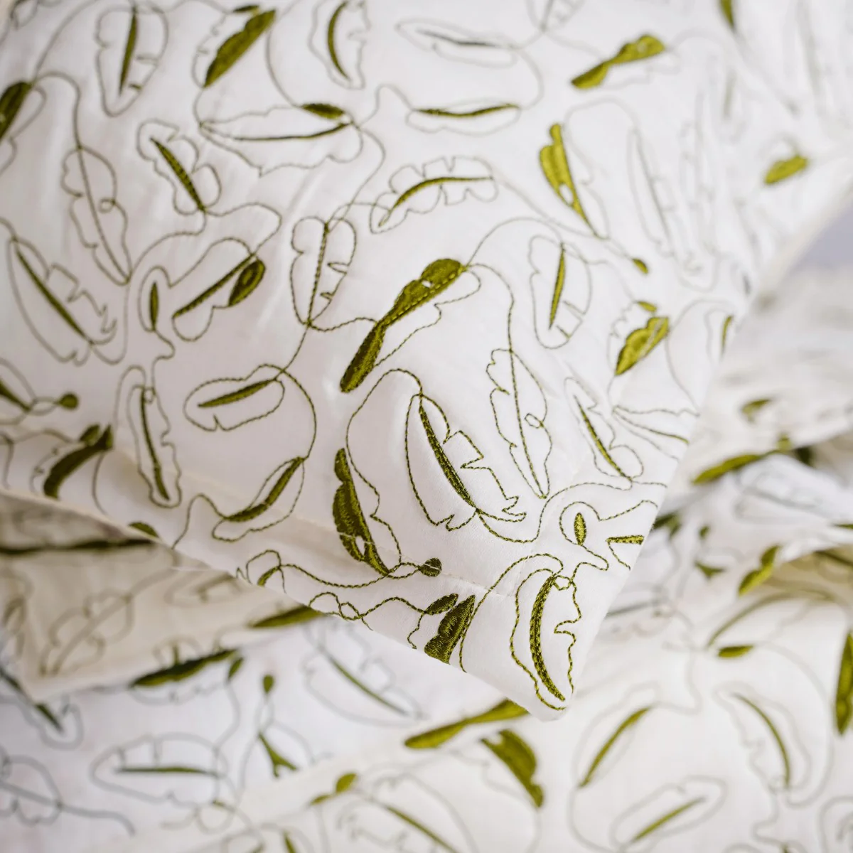Quilted King Size Bed Cover Off-White - Image 11