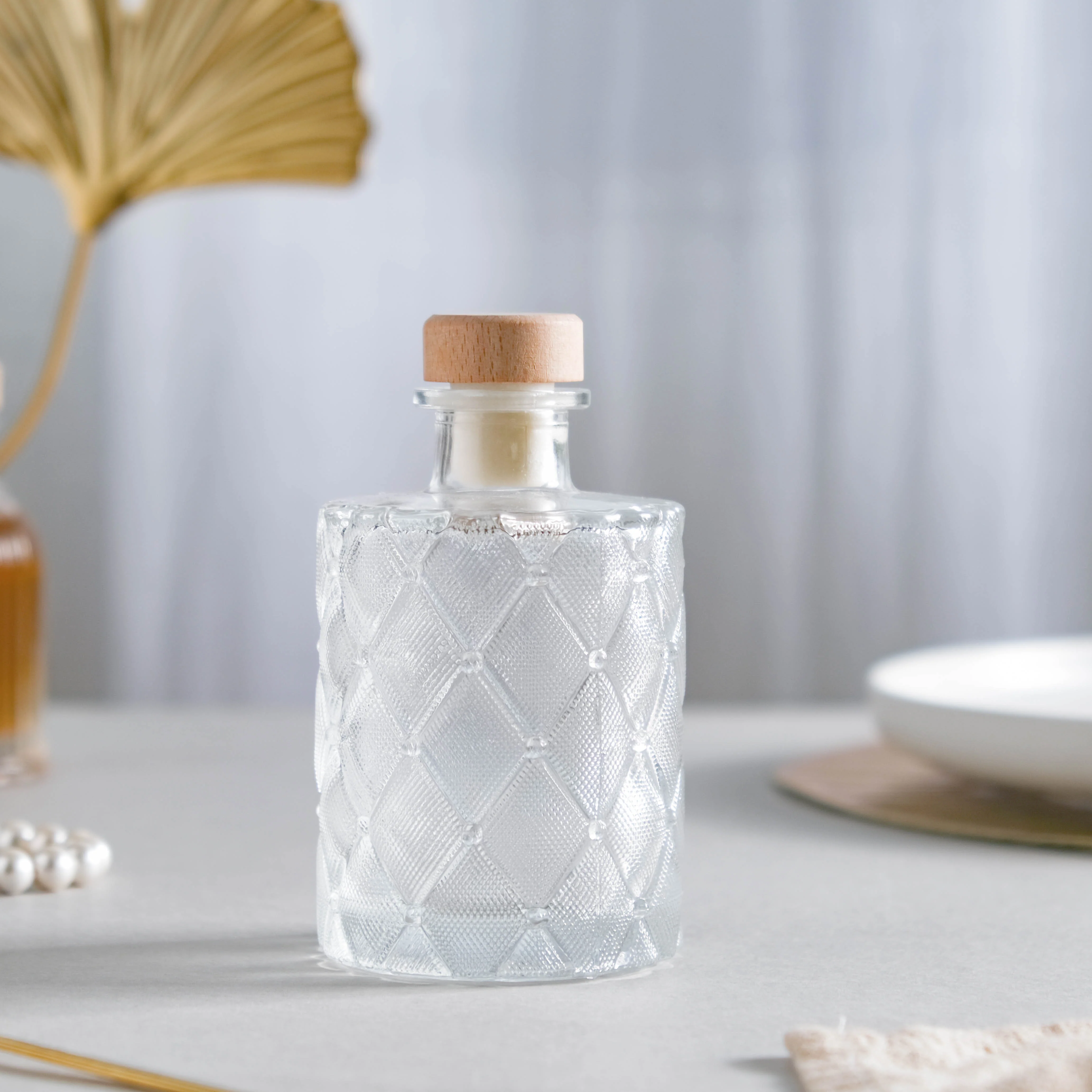 Rhombus Textured Decanter with Cork - Image 8