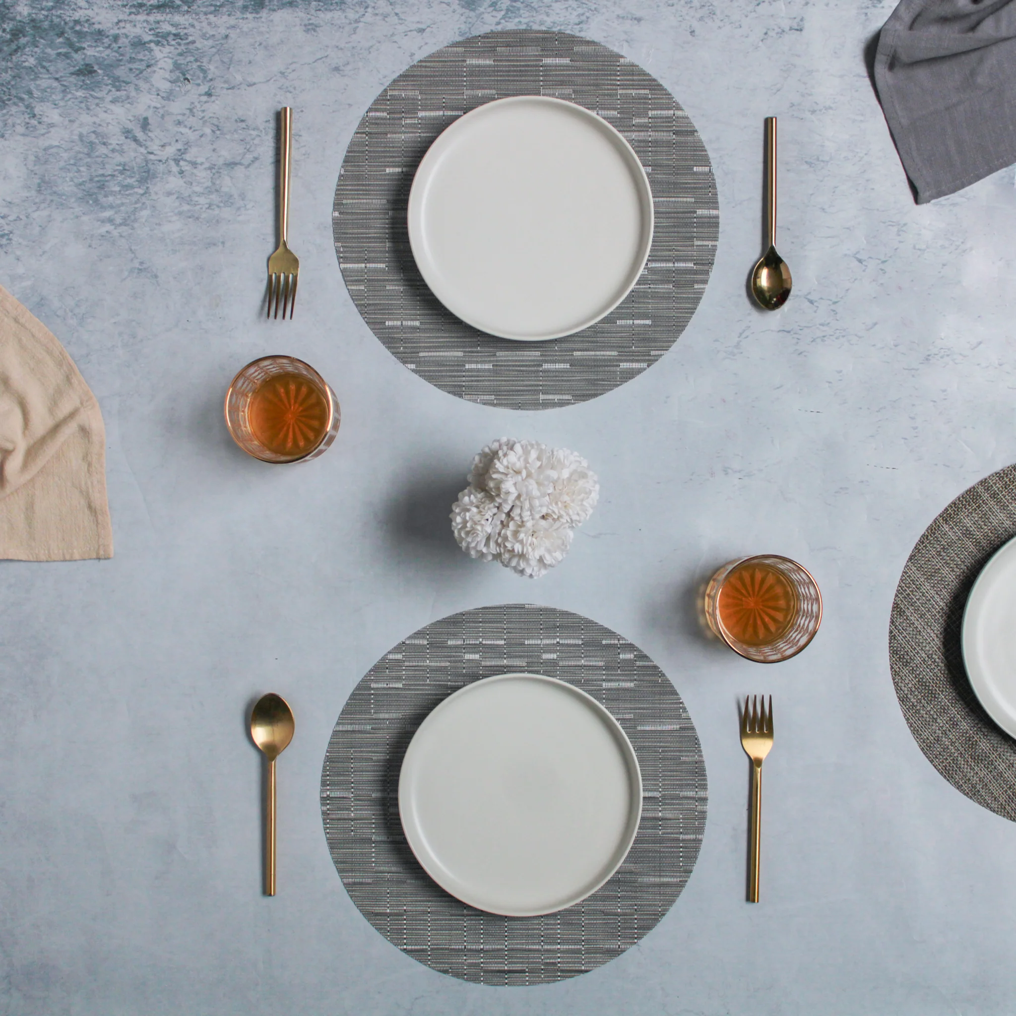 Round Placemat Grey White Set of 4 - Image 2