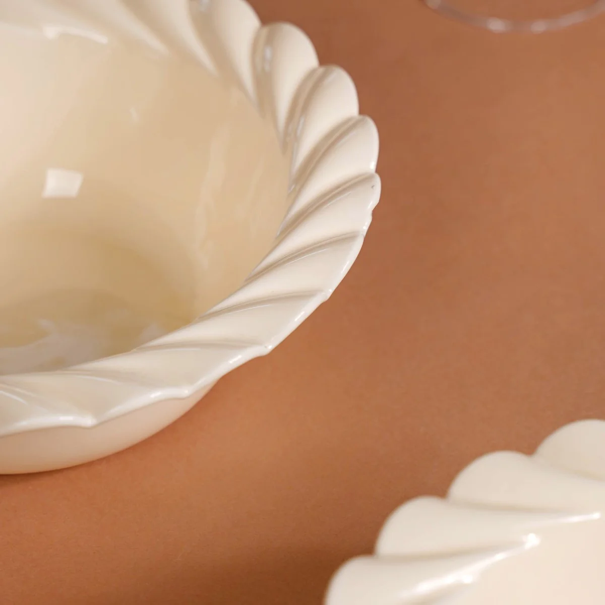 Scallop Vanilla White Serving Bowl Set Of 2 1000ml - Image 9