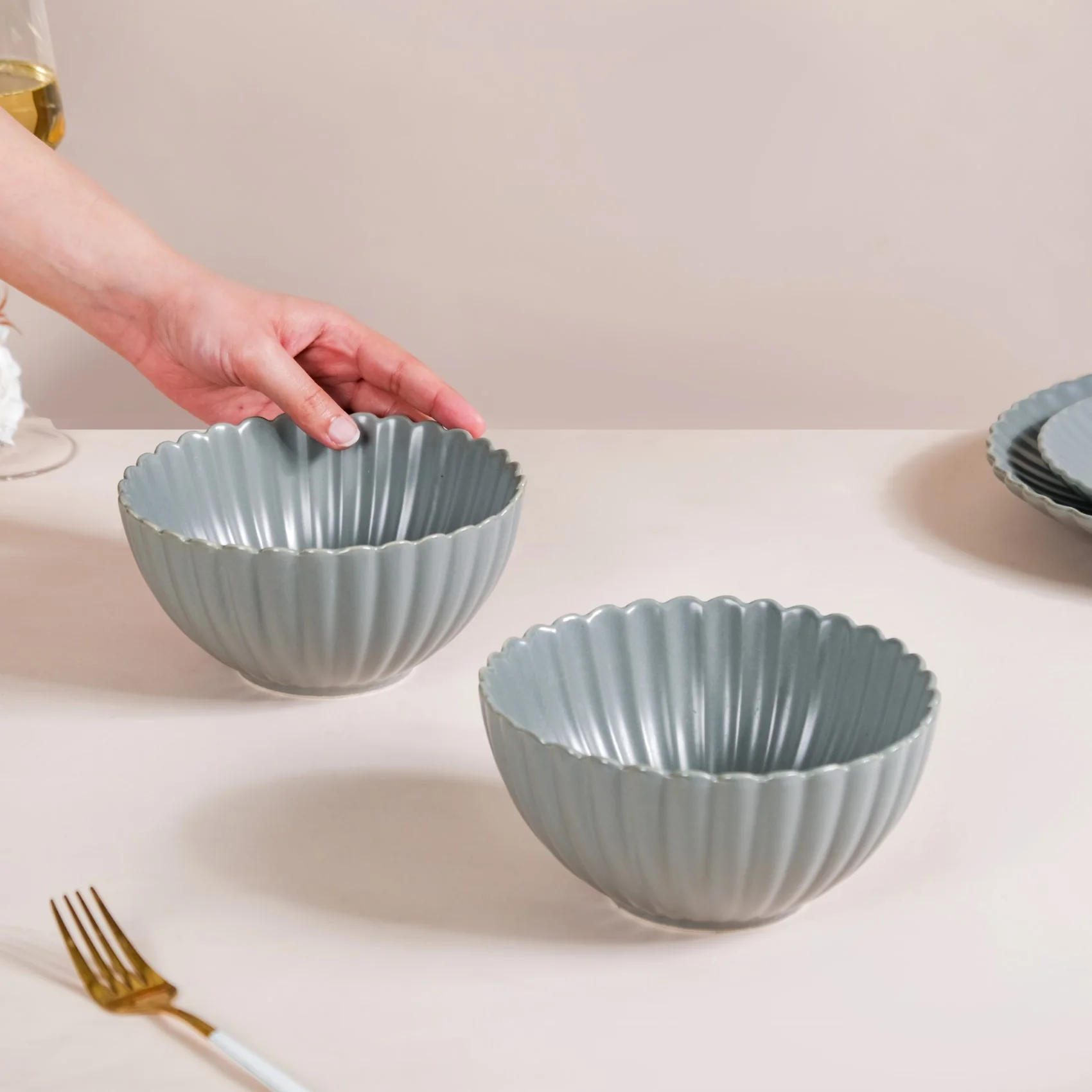 Set Of 2 Scallop Serving Bowls Small Grey 800ml - Image 2