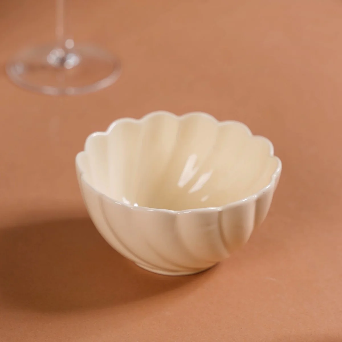 Set of 4 Scallop Vanilla White Ceramic Bowls 300ml - Image 8