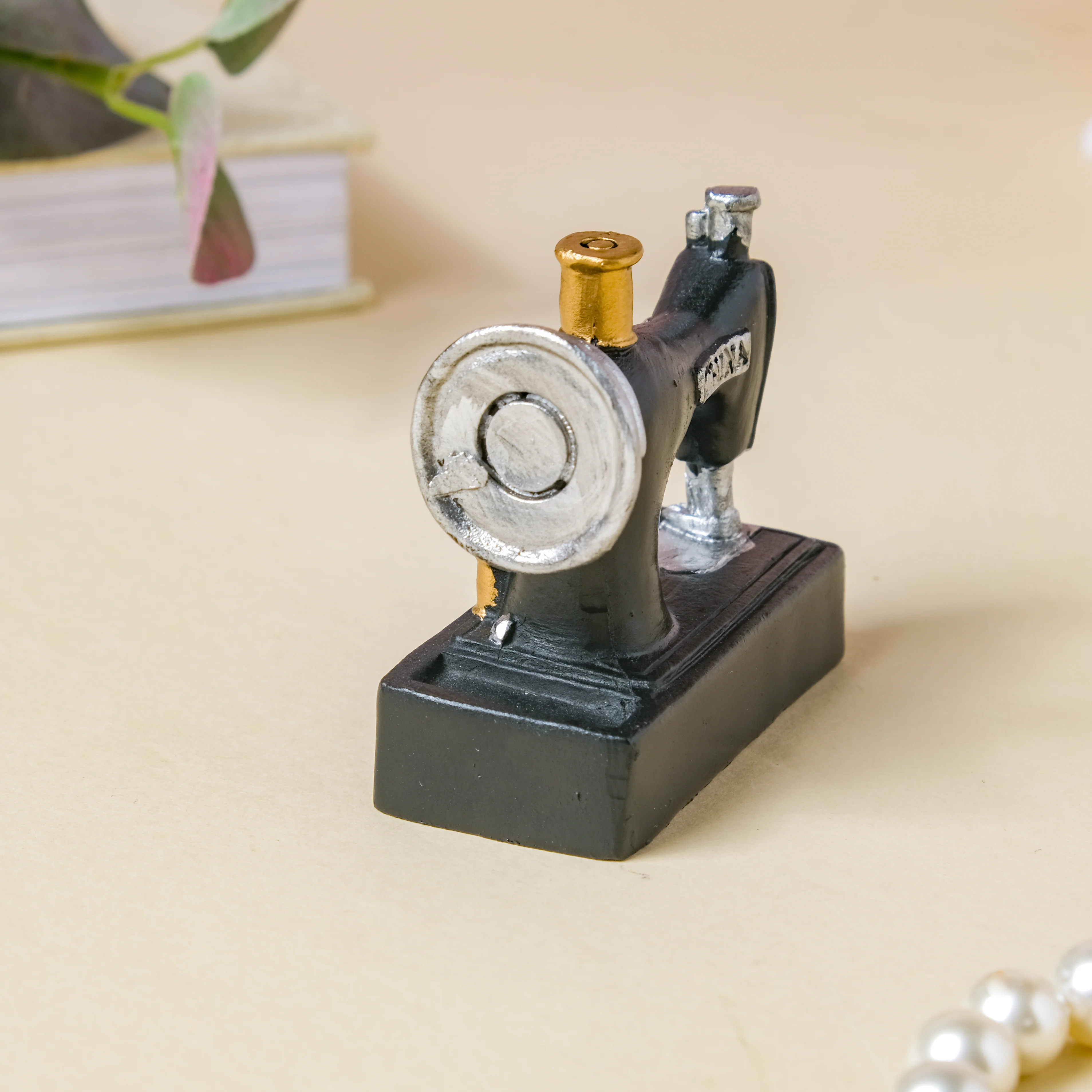 Sewing Machine Showpiece - Image 4