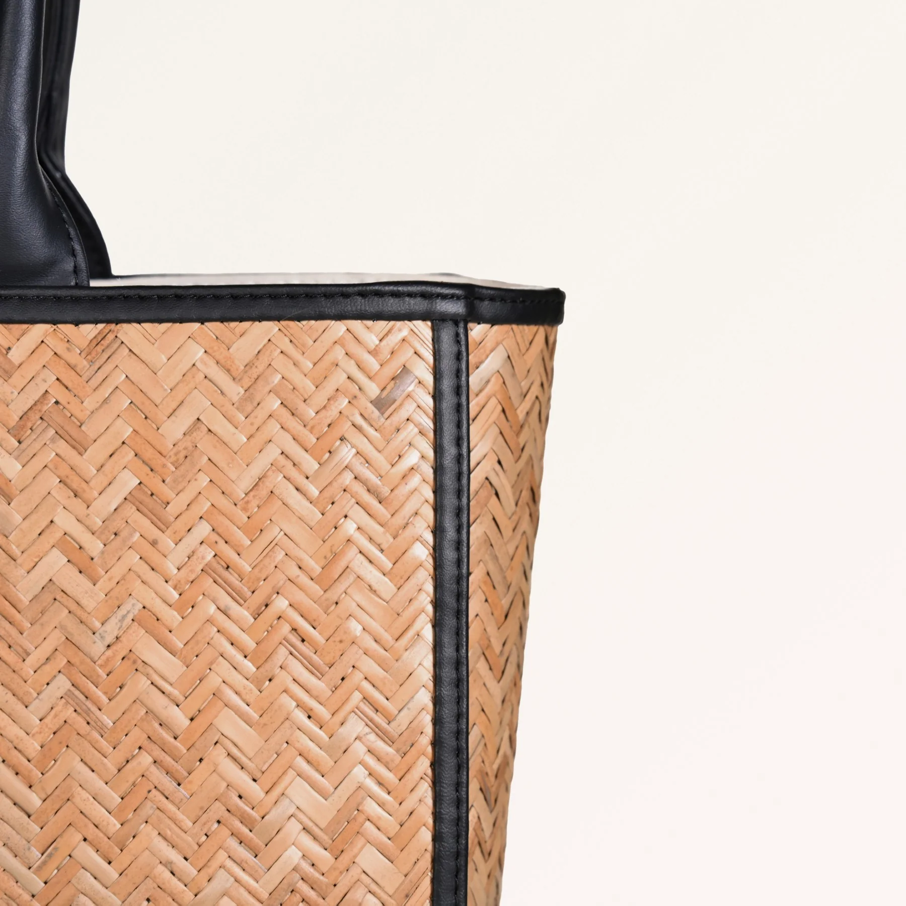 BreezeBag Carryall Black Tote - Image 8