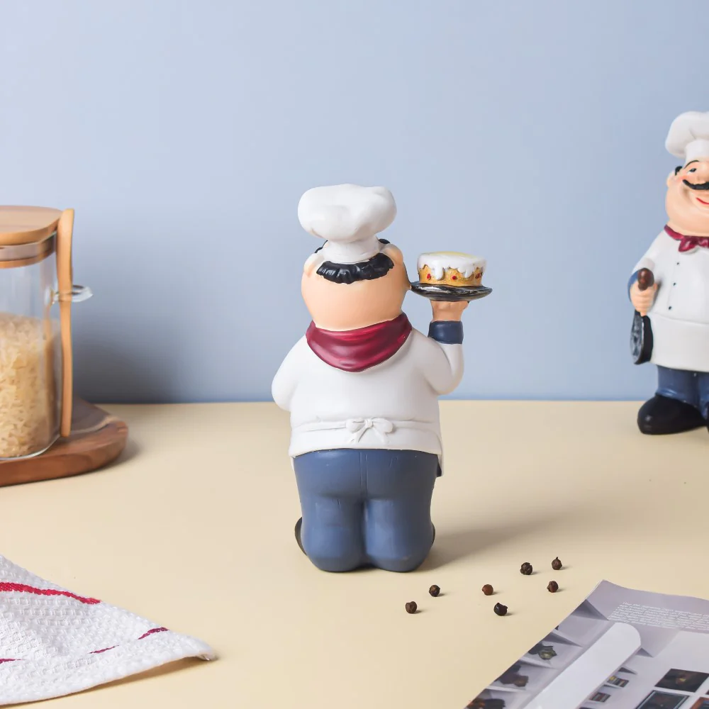 Stubby Chef With Pie - Image 3