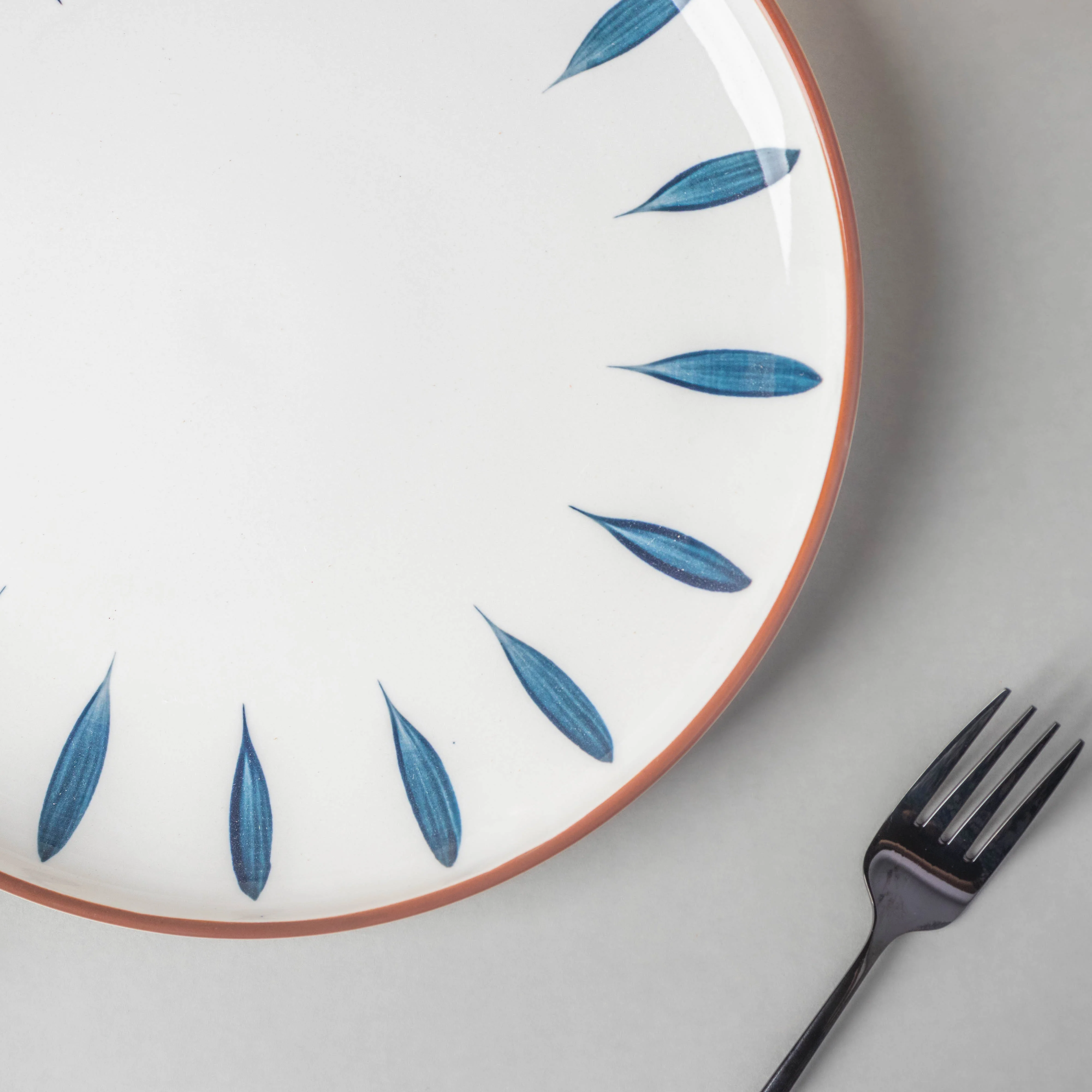 Teardrop Dinner Plate Blue 10 Inch - Image 5