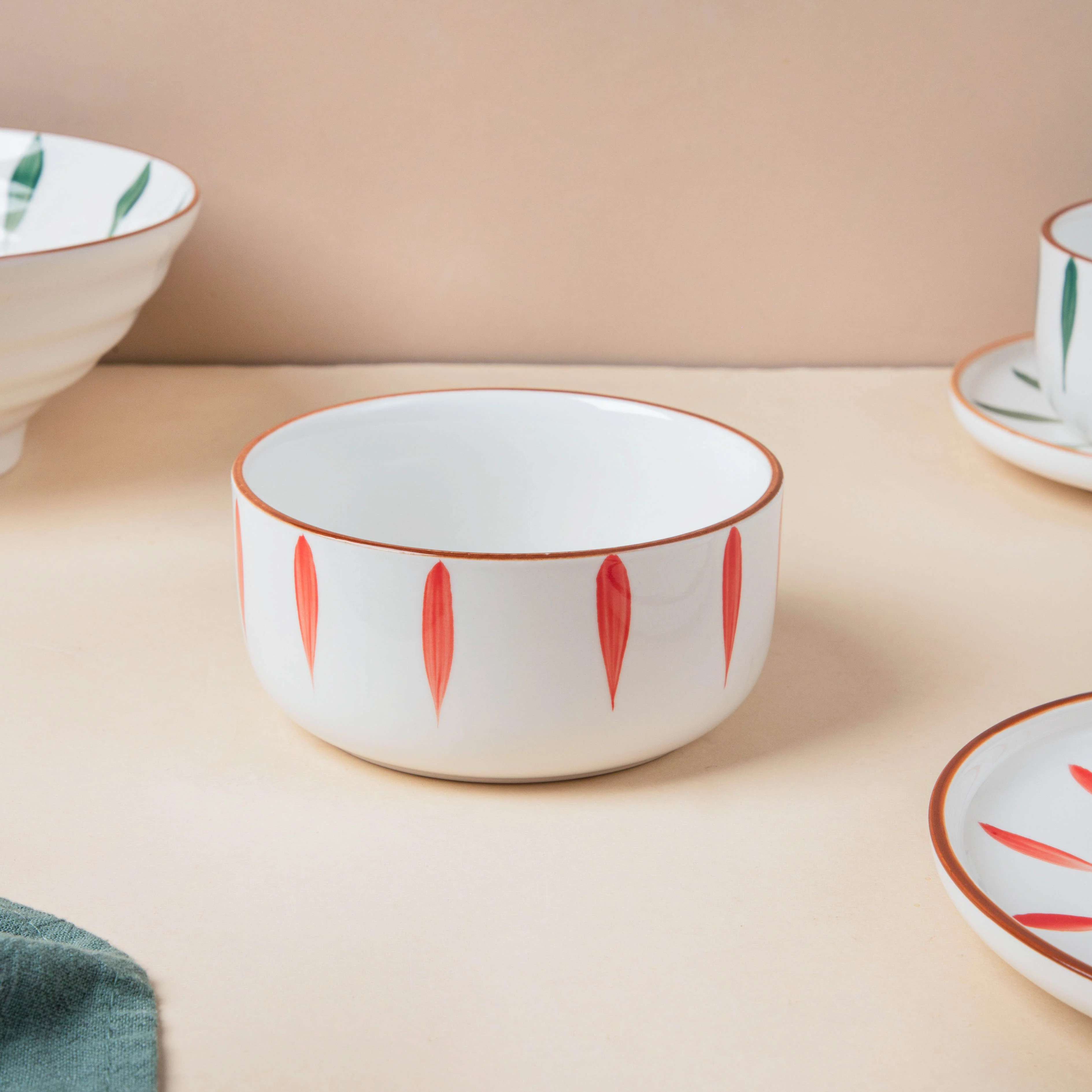 Teardrop Red And Green 22 Piece Dinner Set For 6 - Image 6