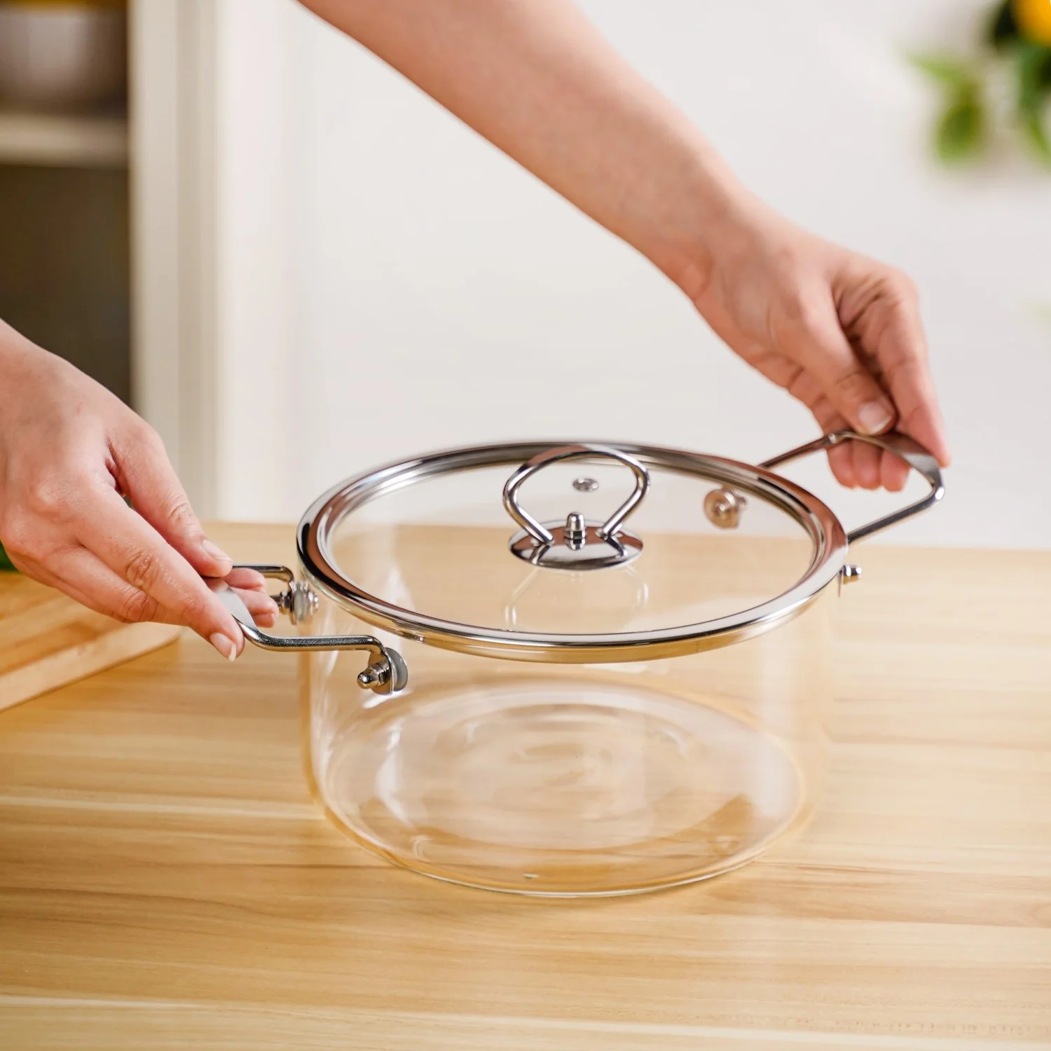 Transparent Glass Cooking Pot With Stainless Steel Grip Handles 2500ml - Image 2