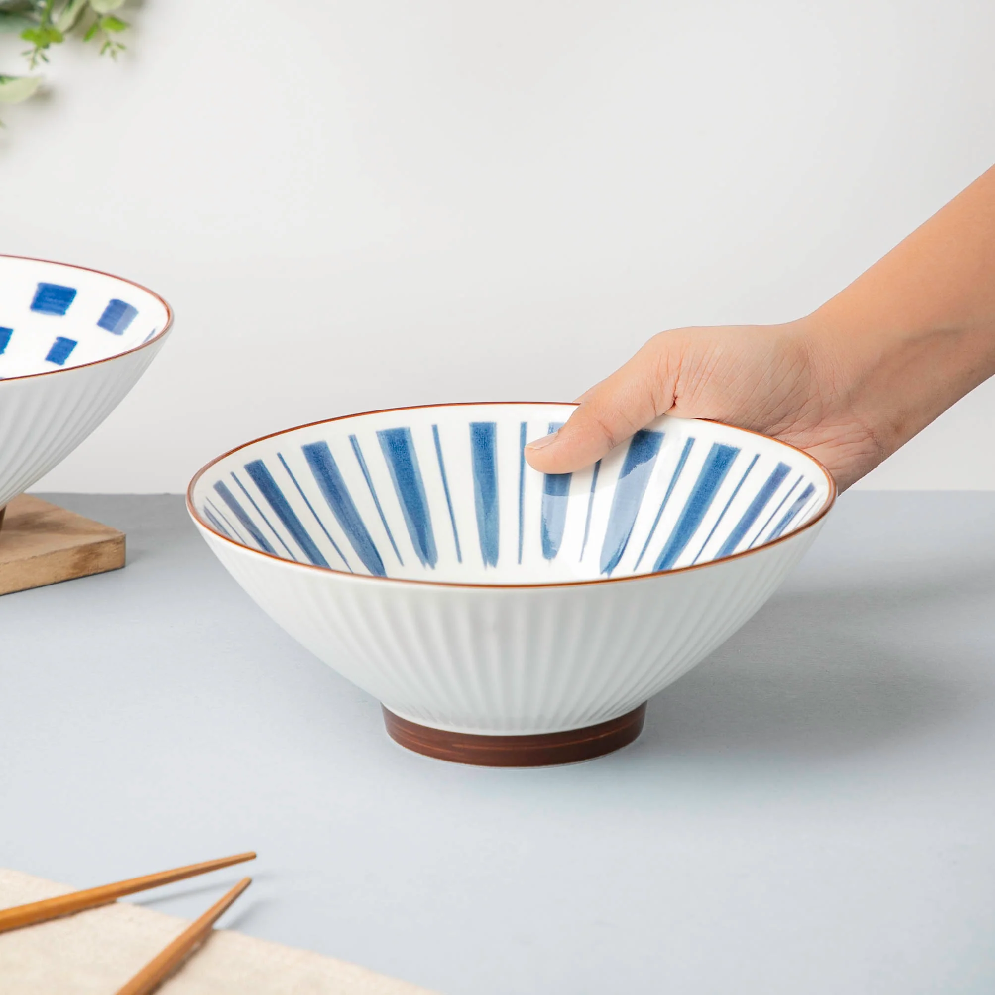 Umai Linear Ceramic Ramen Bowl Blue And White 900 ml - Image 2