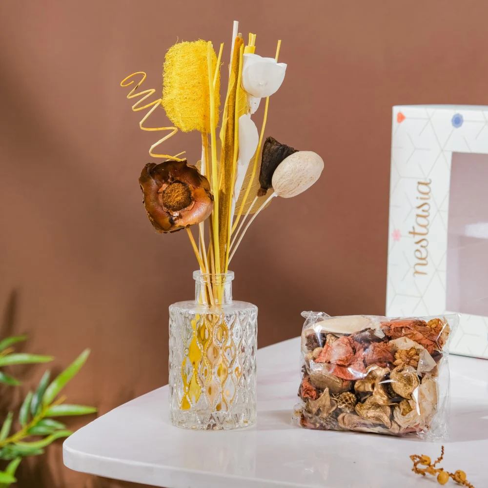 Vanilla Bouquet Reed Diffuser And Potpourri Gift Set Of 3 - Image 4
