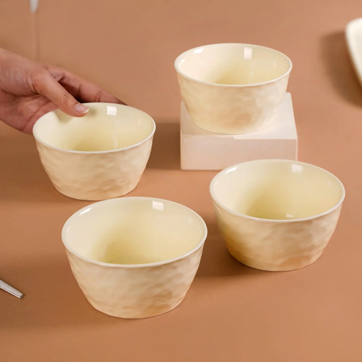 Vanilla White Textured Snack Bowl Set Of 4 350ml - Image 2
