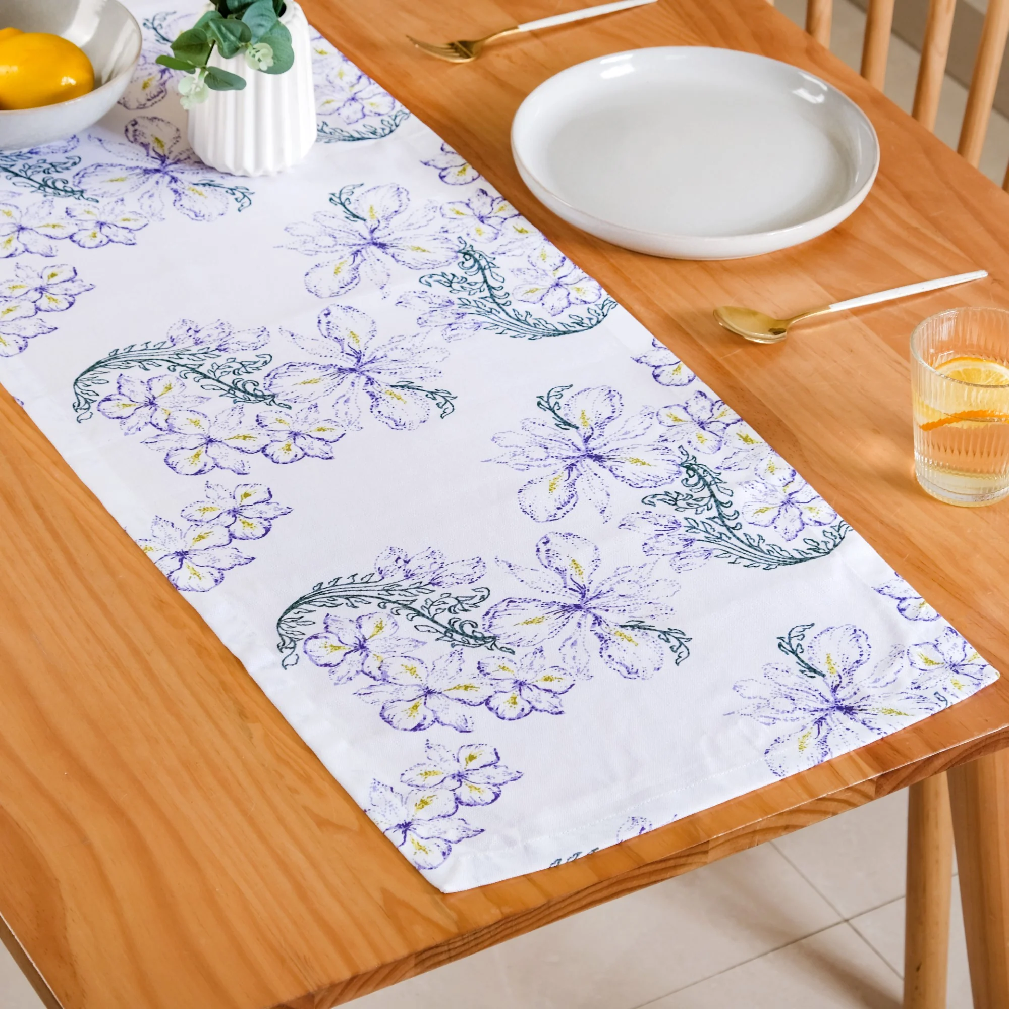 Verde Table Set With Place Mats Napkins Table Runner and Table Cloth - Image 3
