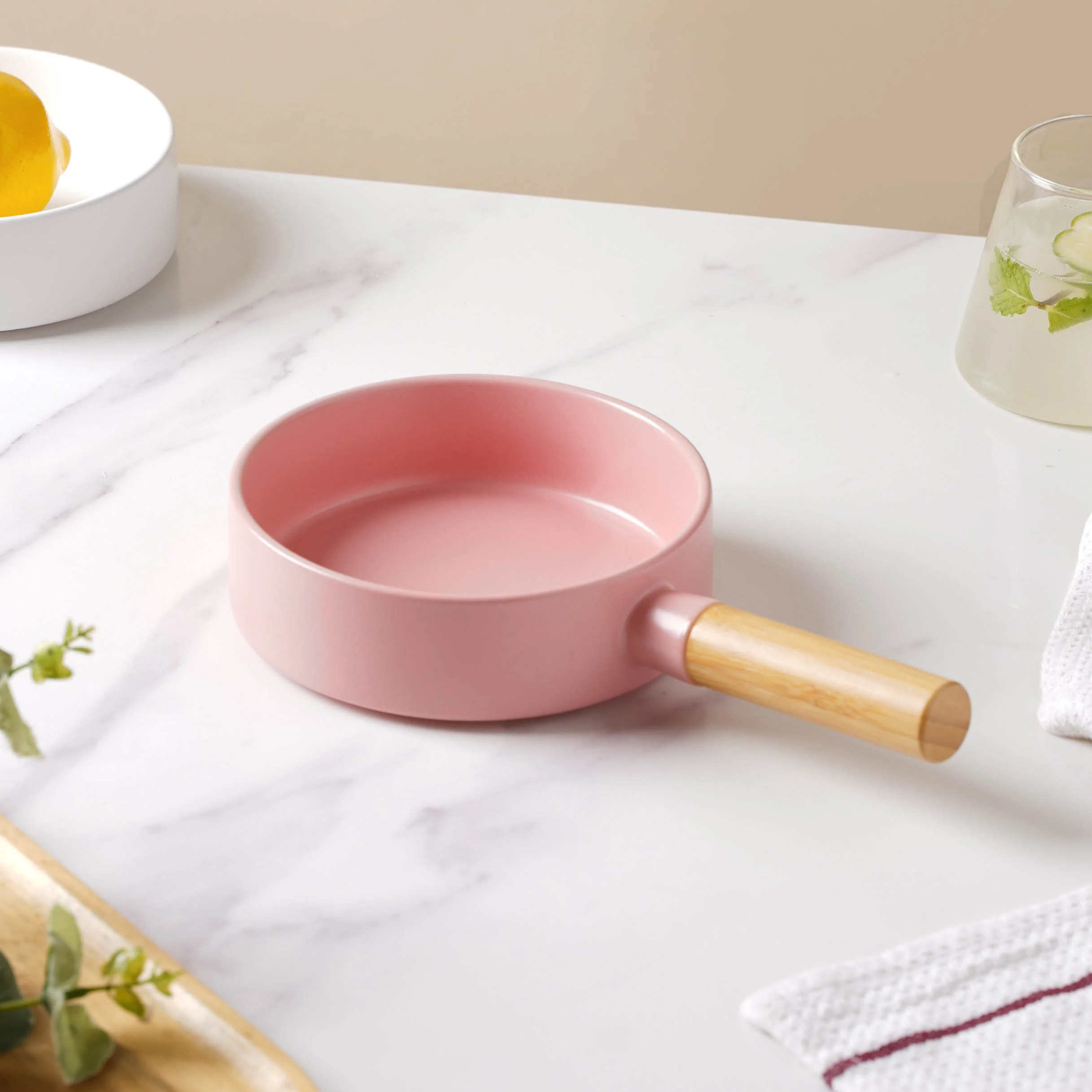 Very Berry Baking Pan With Handle - Image 6