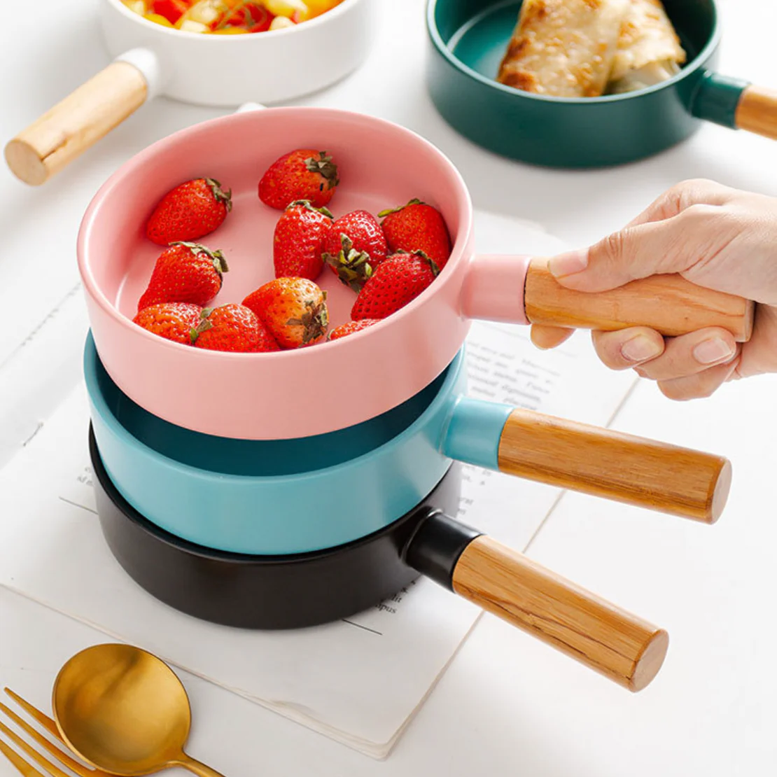 Very Berry Baking Pan With Handle - Image 8