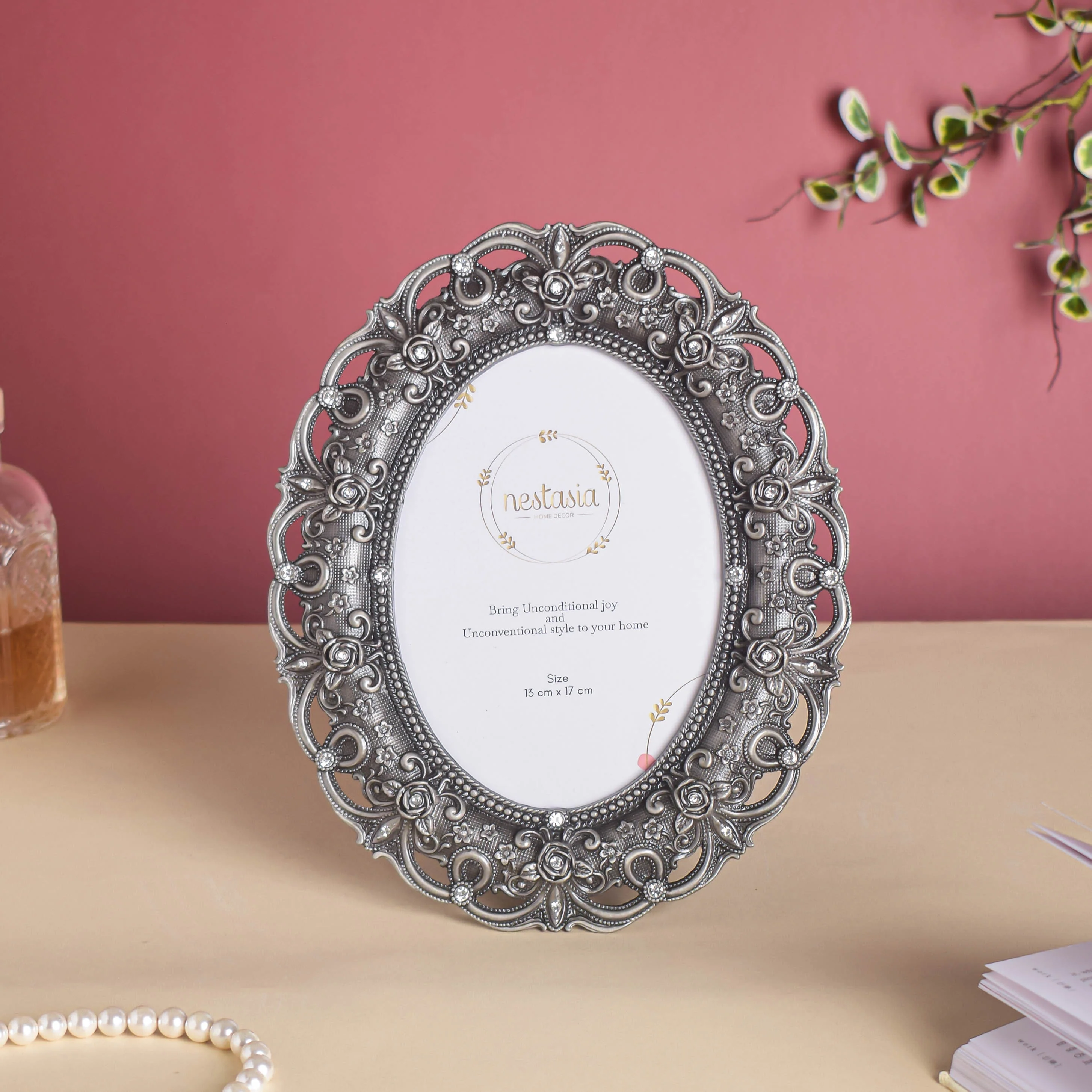 Vintage Garland Photo Frame - Image 2