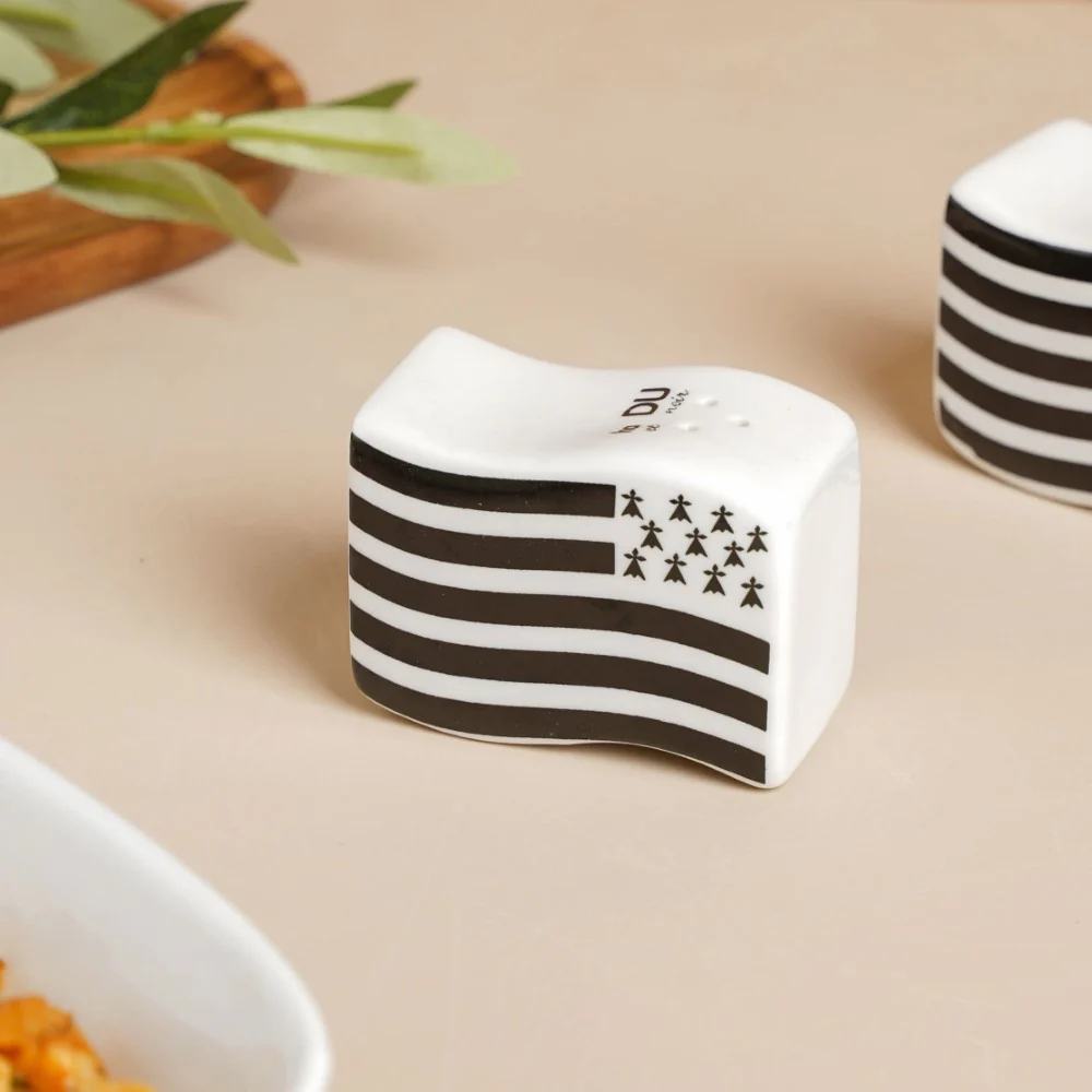 Wavy Ceramic Salt And Pepper Shakers Set Black And White - Image 5