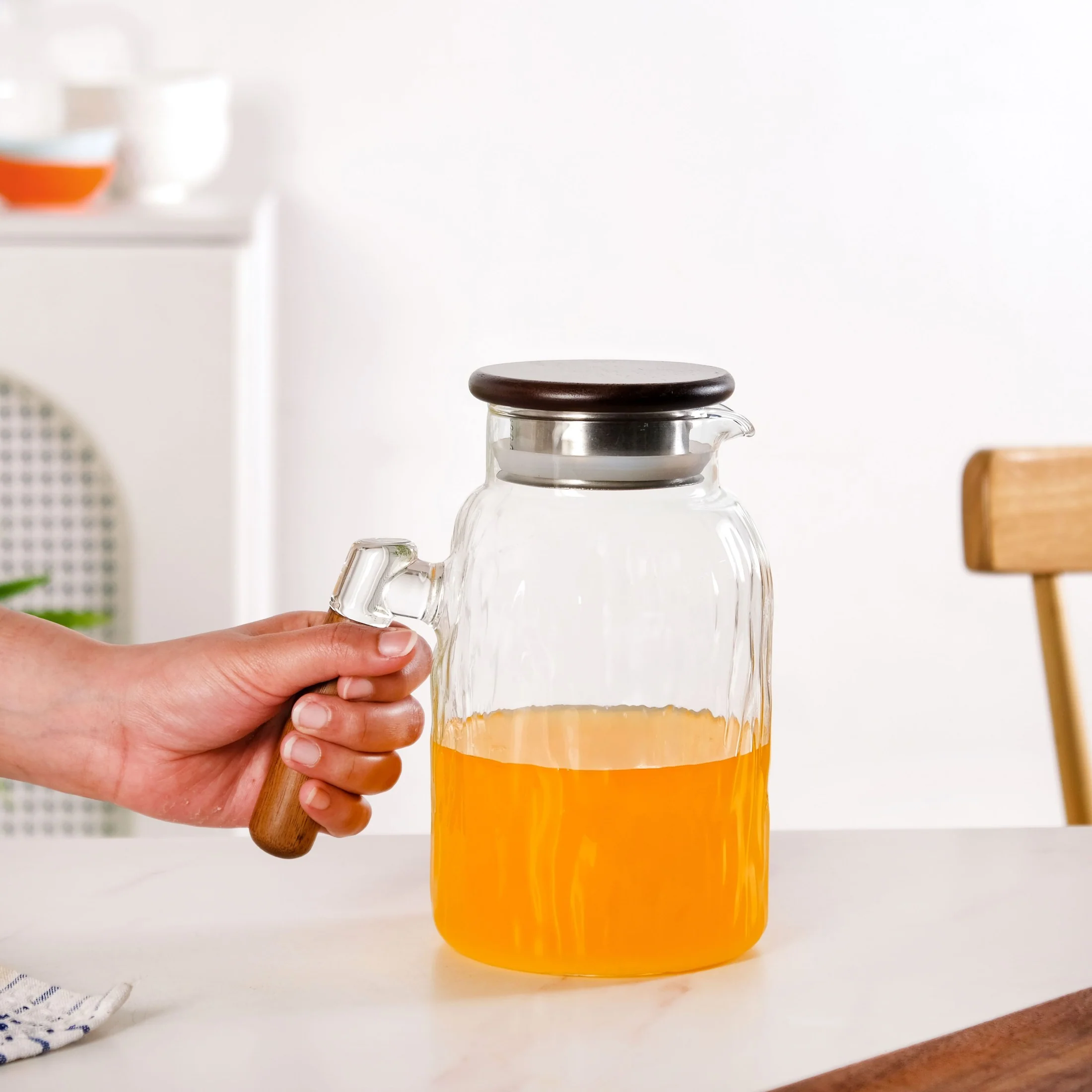 Wavy Glass Pitcher With Wooden Handle 1600ml - Image 2
