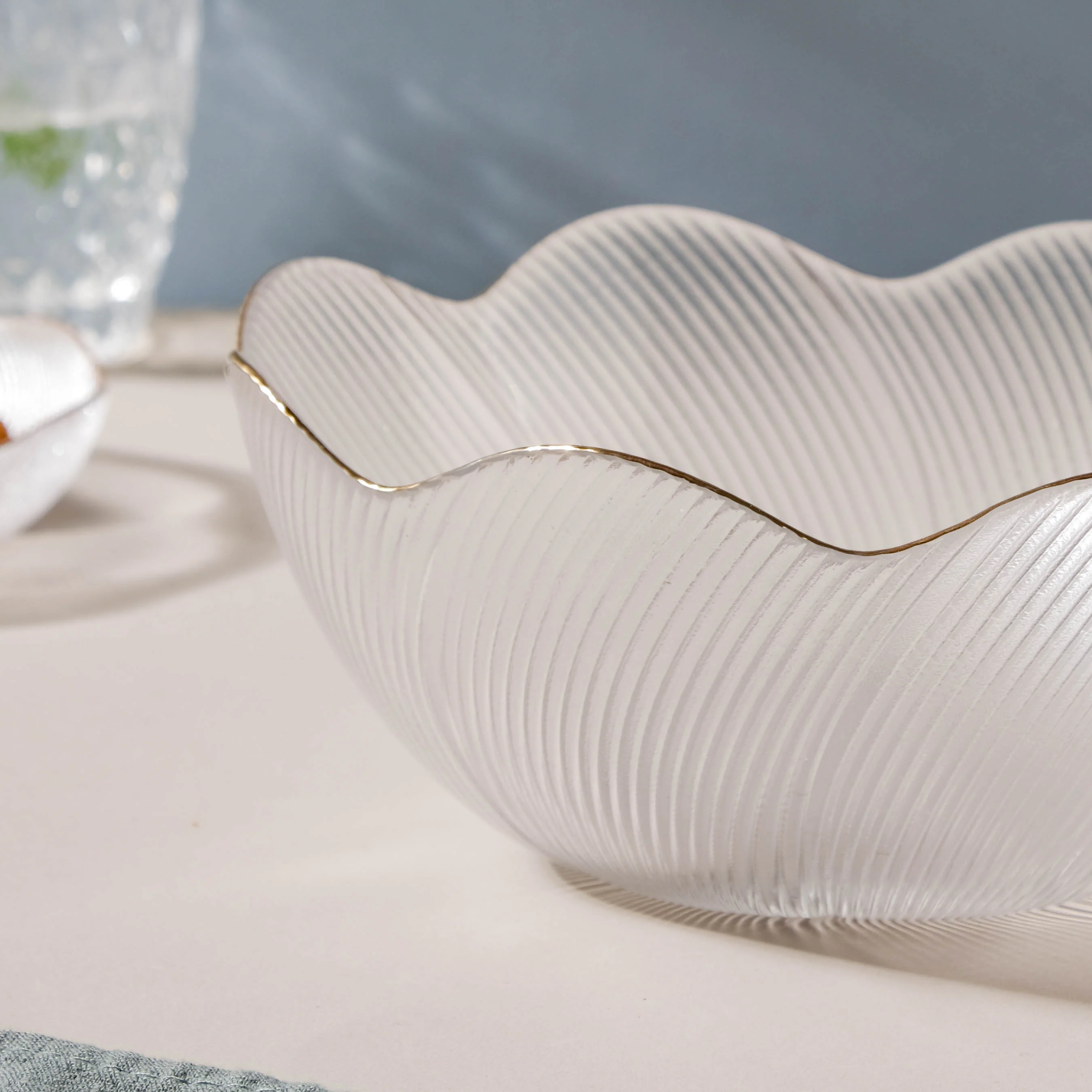 Wavy Glass Serving Bowl - Image 4
