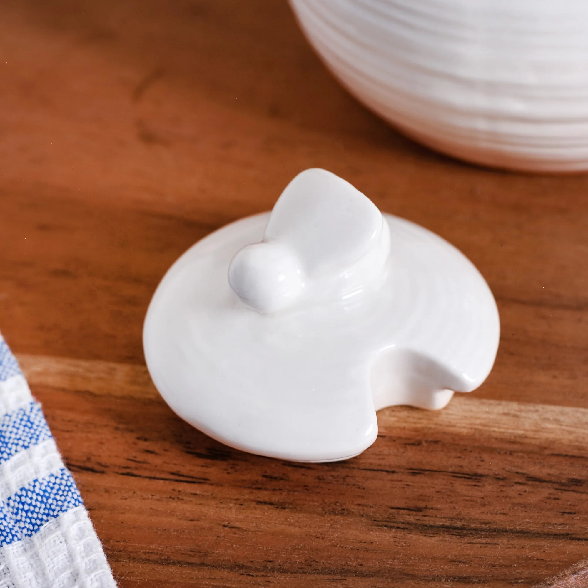 White Honey Pot With Wooden Dipper 350ml - Image 7