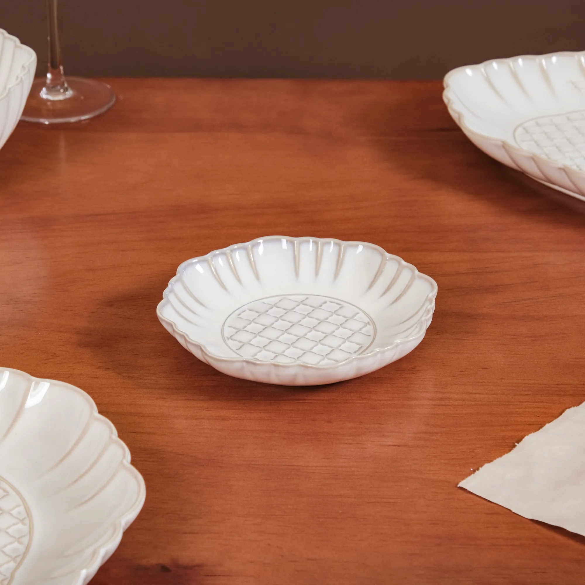 White Stoneware Design 28-Piece Dinner Set For 6 - Image 14