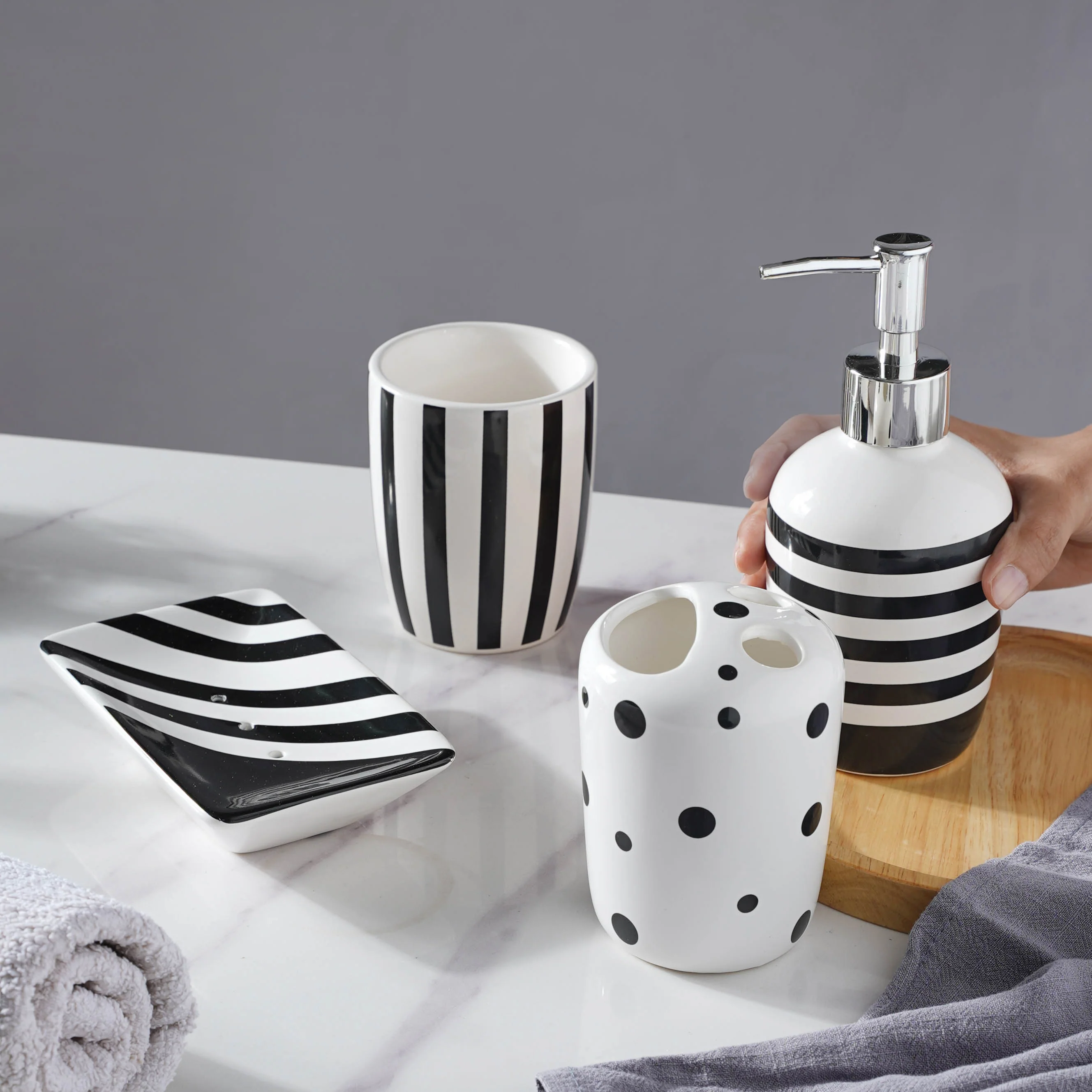 Zebra Stripes Ceramic Bath Set - Image 4